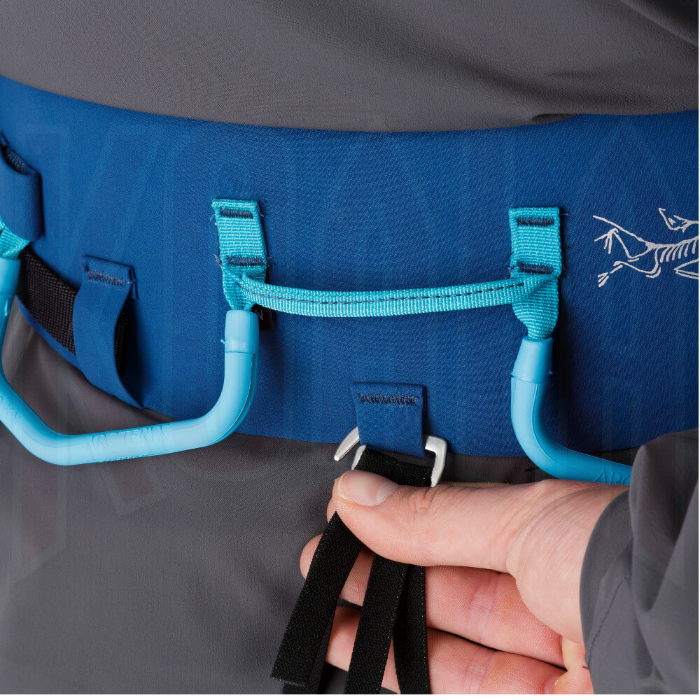 ARCTERYX Arnés AR-395 Hebilla-Trasera- DeportesKoala Madrid Escalada-Alpinismo-Climbing